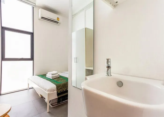 別墅 Miq_5br/silom Bts,mrt/wifi 1000mb/jacuzzi/16pax